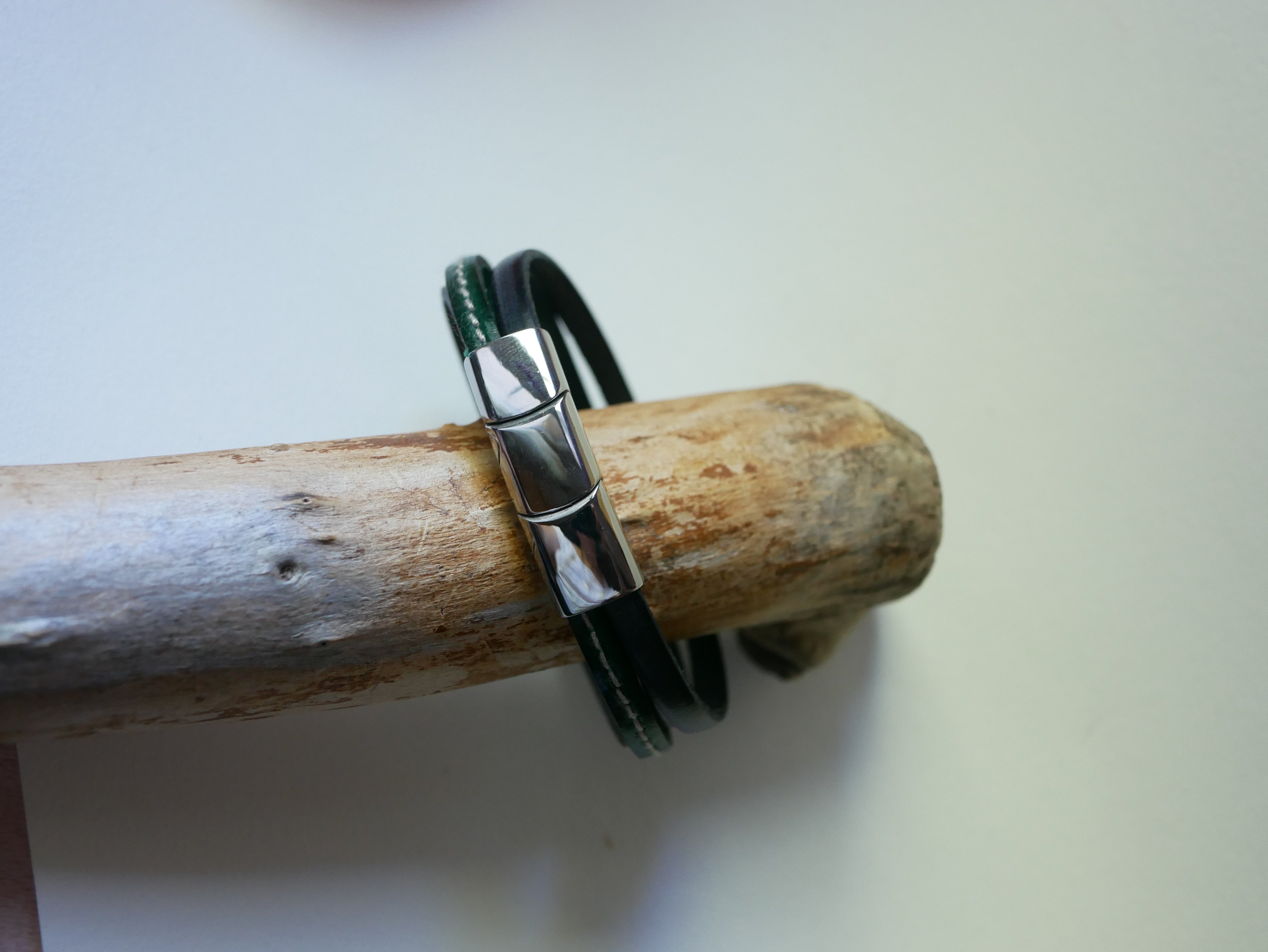 Green &amp; Grey manschettarmband i multiläder för män