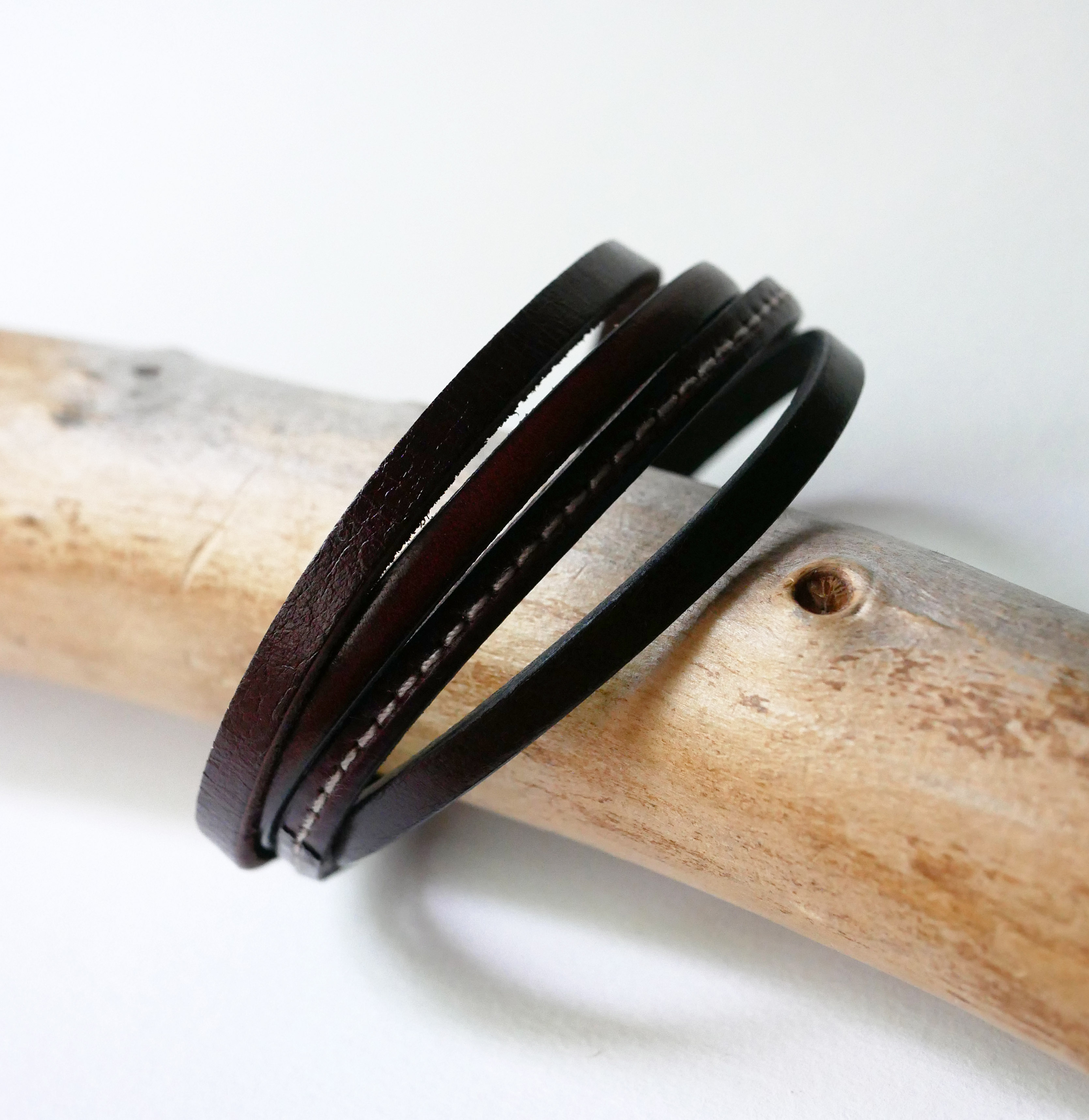 Manschettarmband i brunt läder för män