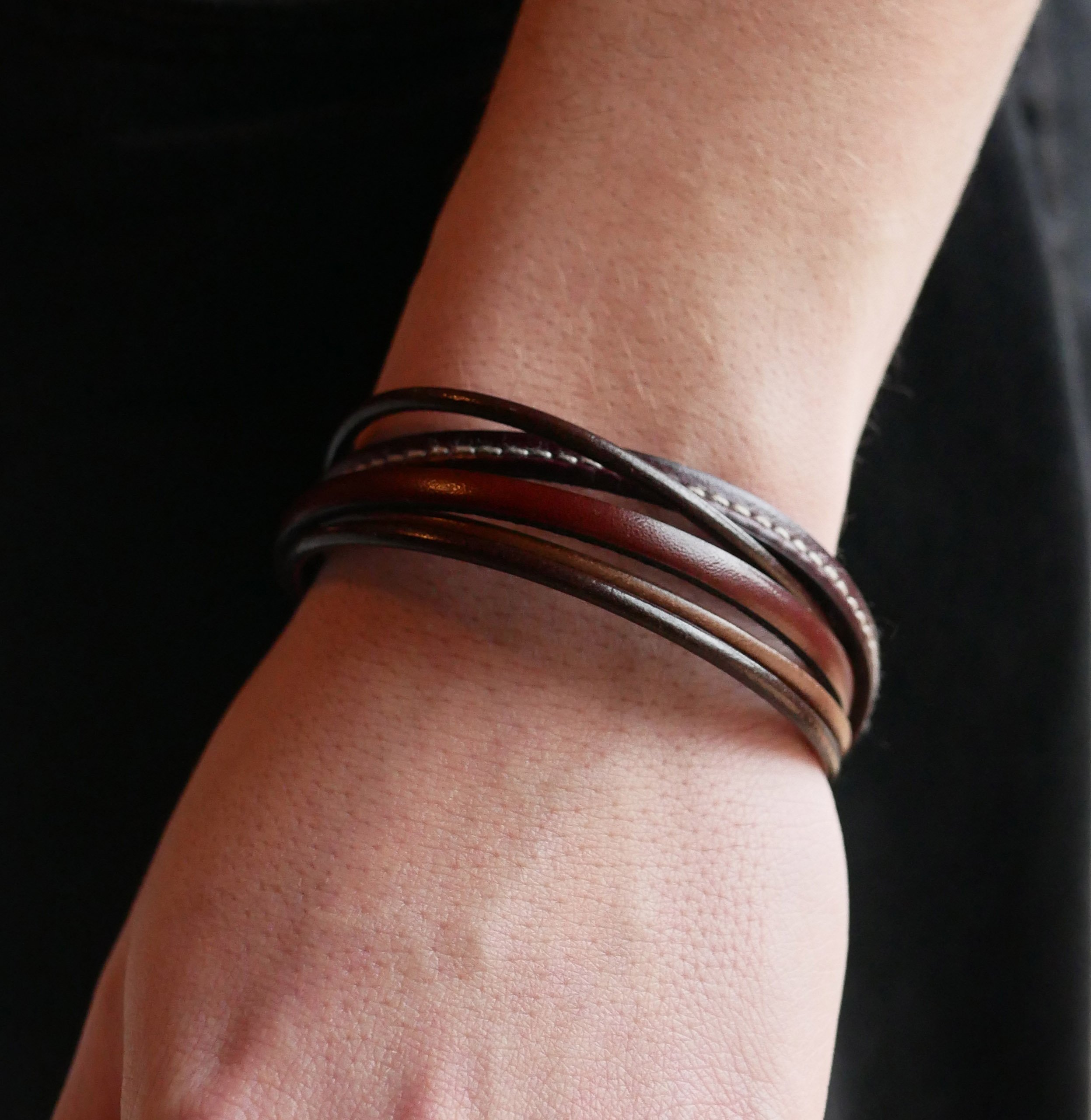 Manschettarmband i brunt läder för män