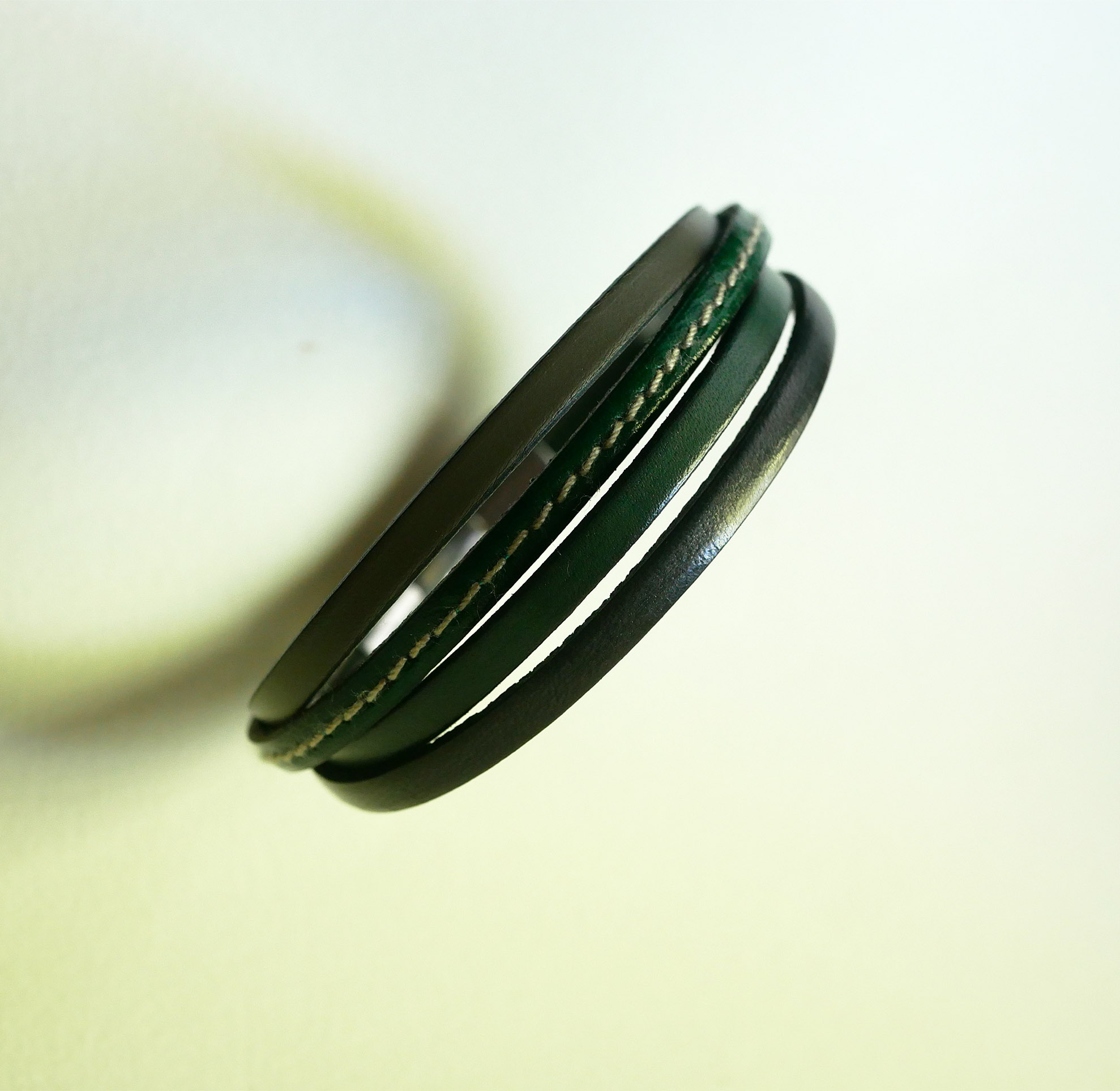 Green &amp; Grey manschettarmband i multiläder för män