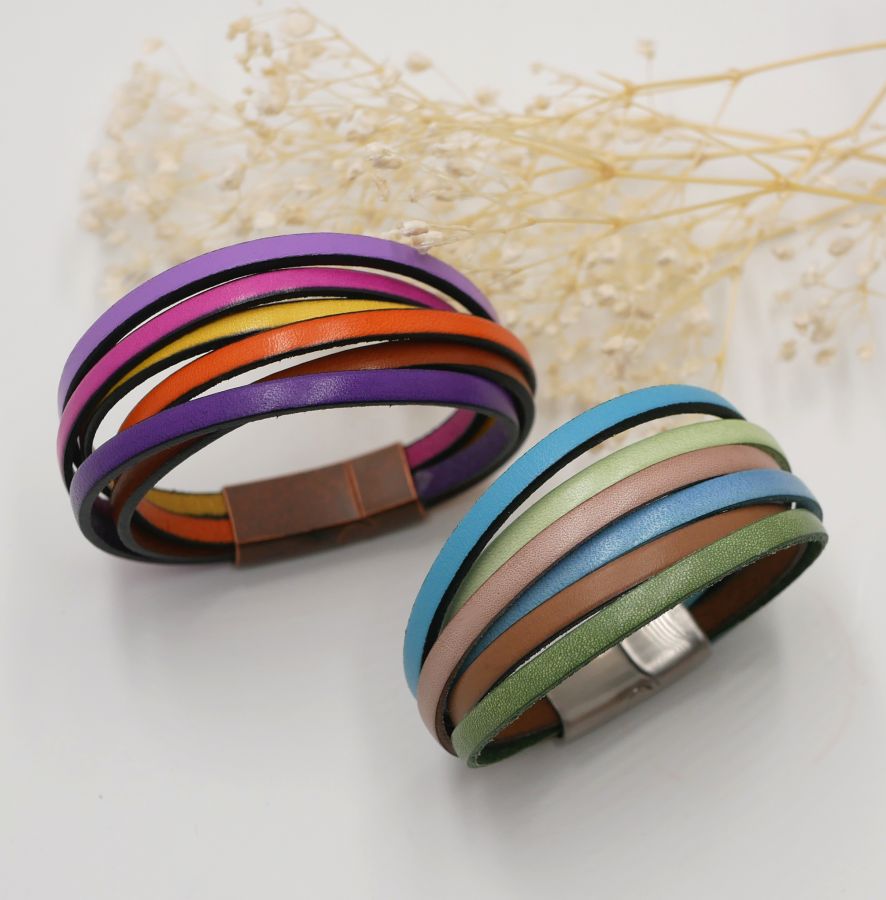Manschettarmband i flera läderfärger i toniska färger