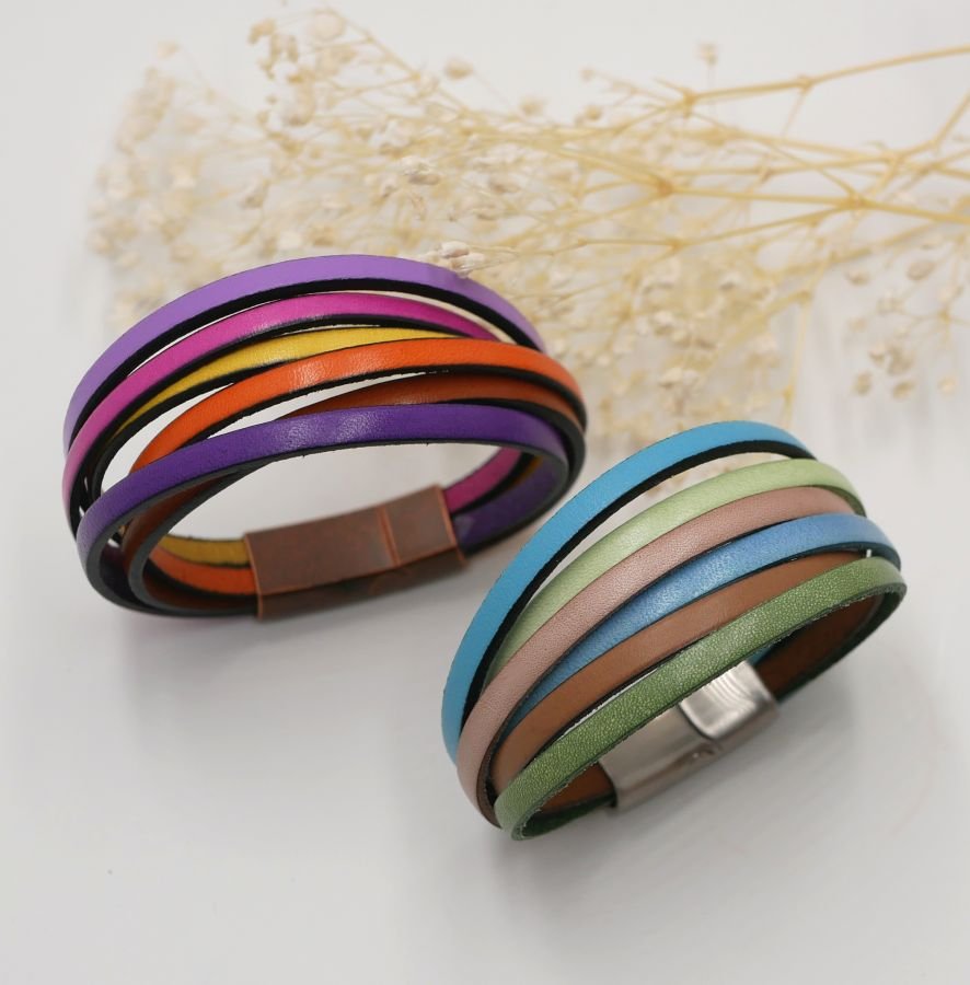 Manschettarmband i flera läderfärger i toniska färger
