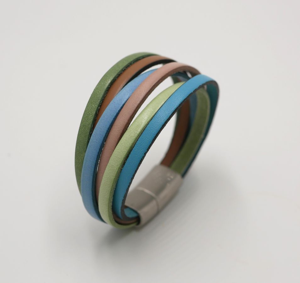 Manschettarmband i pastellfärger i flera läder