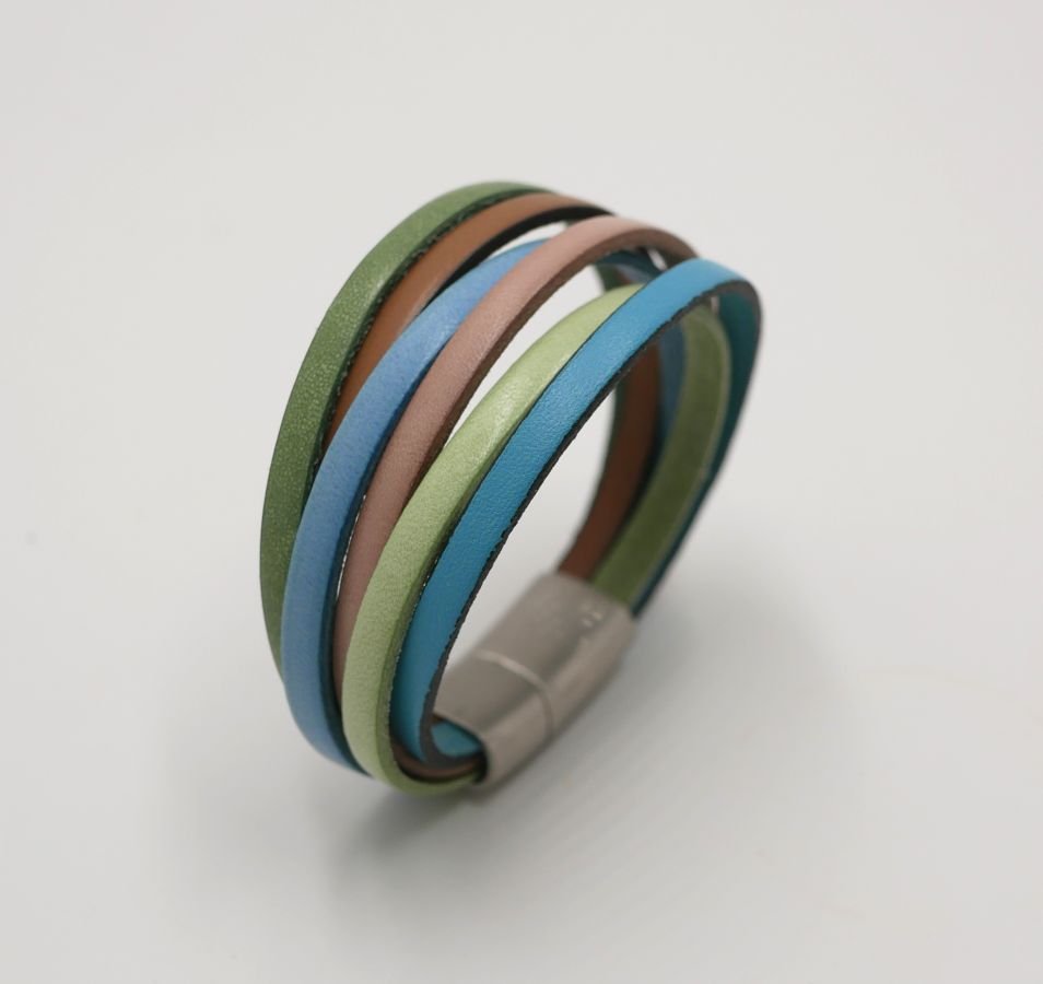 Manschettarmband i pastellfärger i flera läder