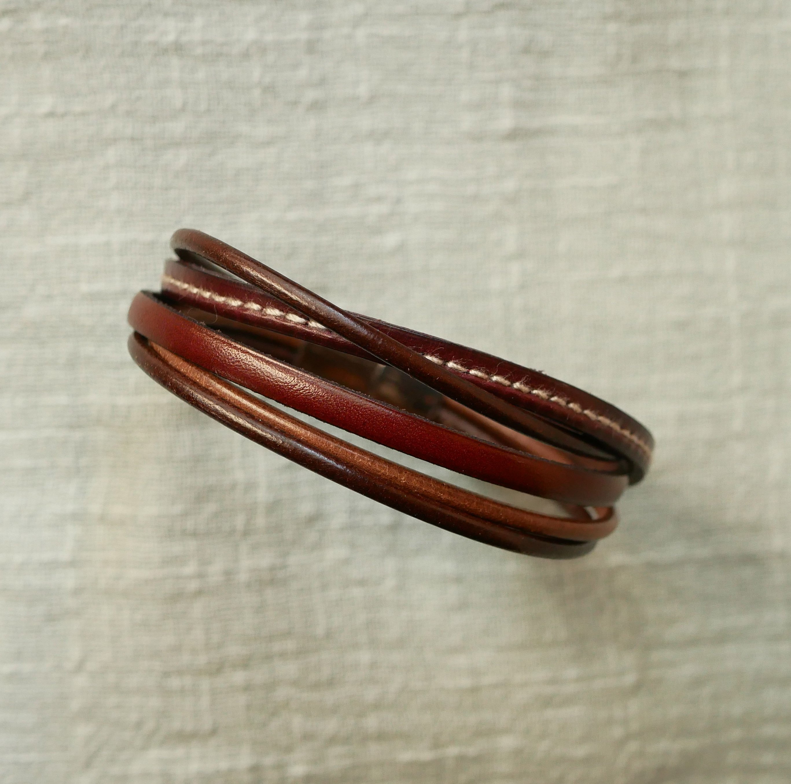 Manschettarmband i brunt läder för män