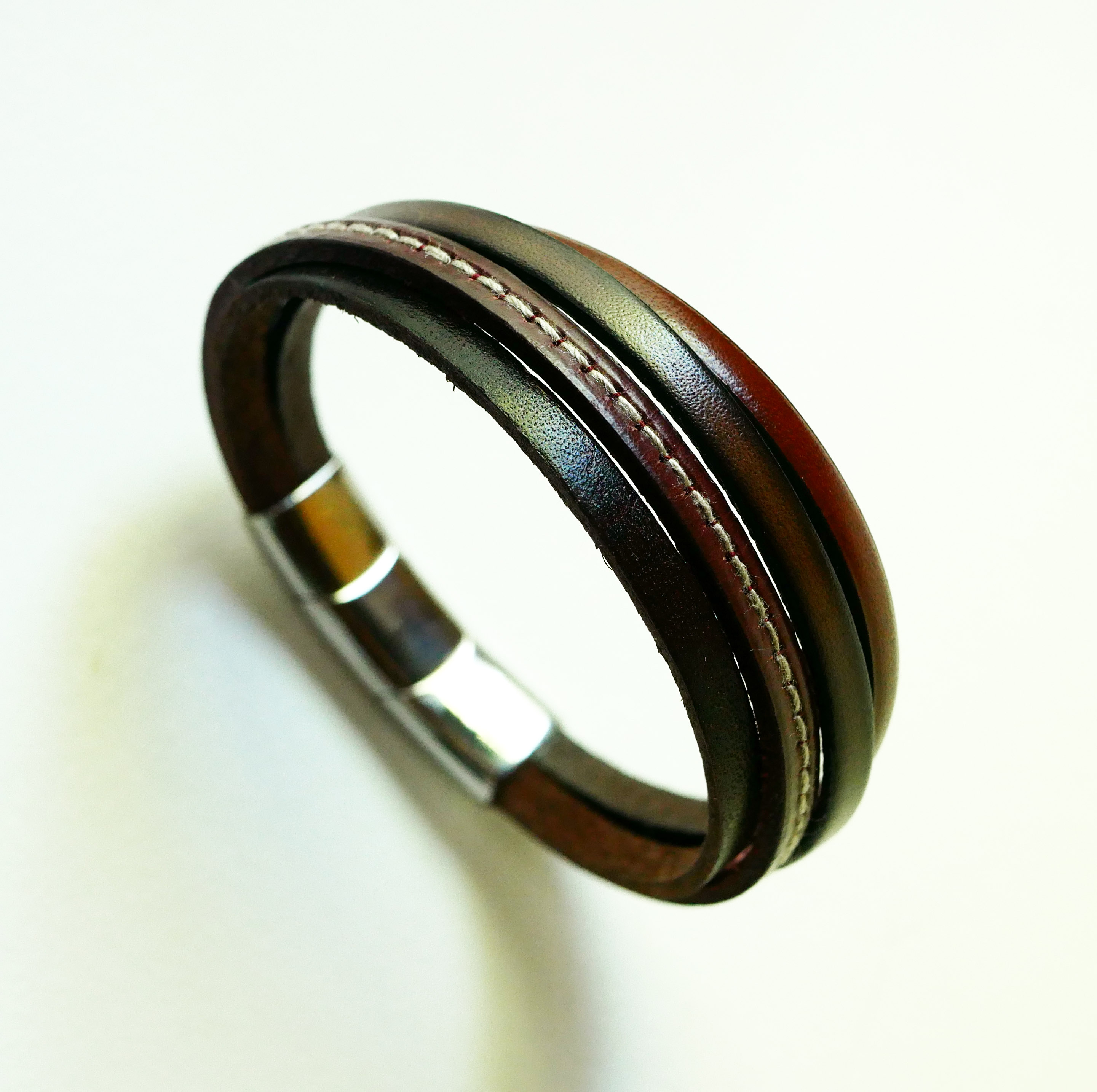 Manschettarmband i brunt läder för män
