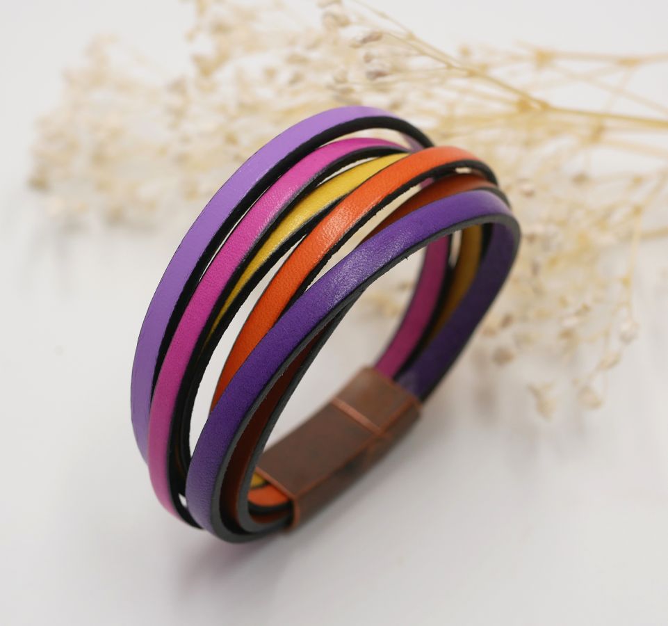 Manschettarmband i flera läderfärger i toniska färger