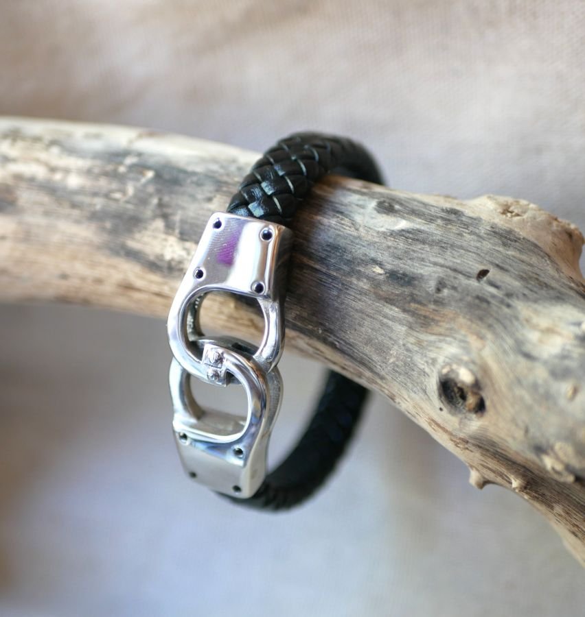 Armband med handfängsel i flätad läder i valfri färg och storlek