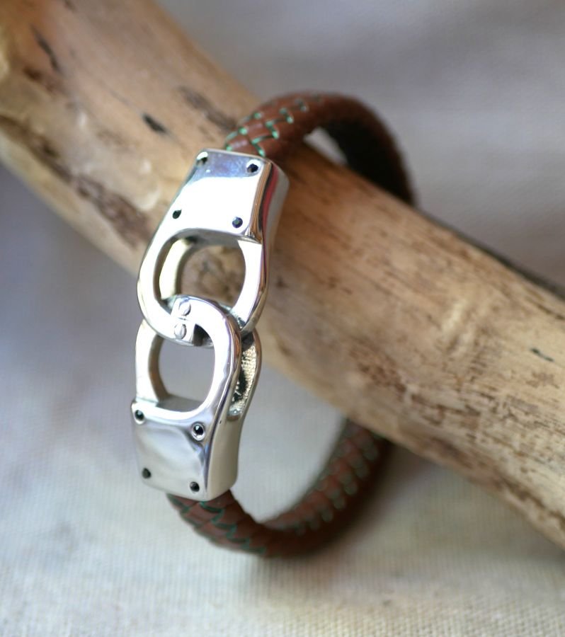 Armband med handfängsel i flätad läder i valfri färg och storlek