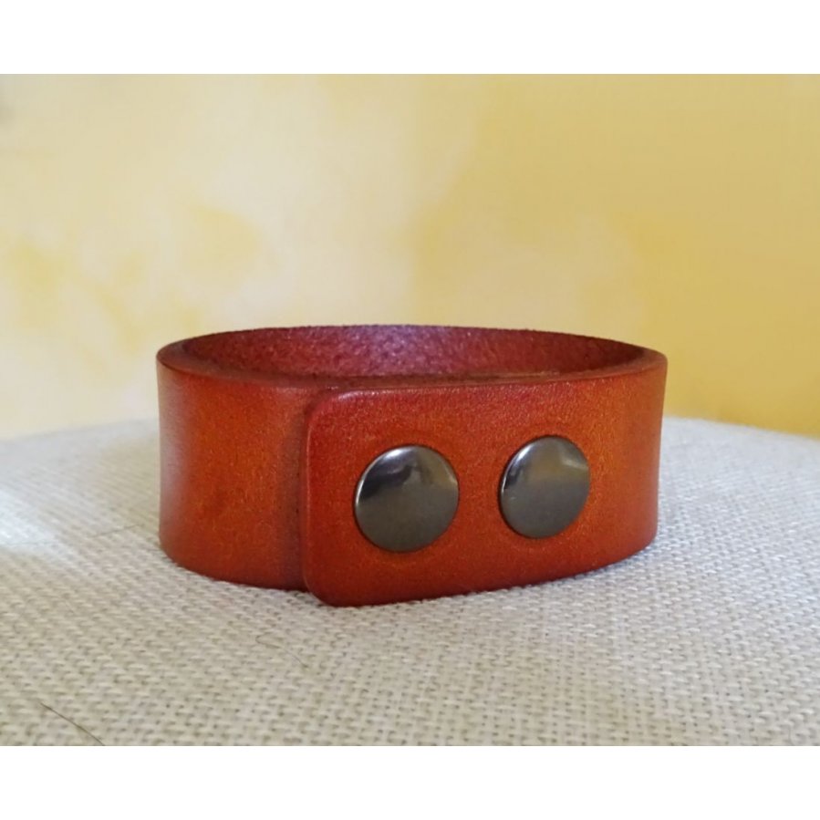 Manschettarmband i Camel-läder med individuell gravering