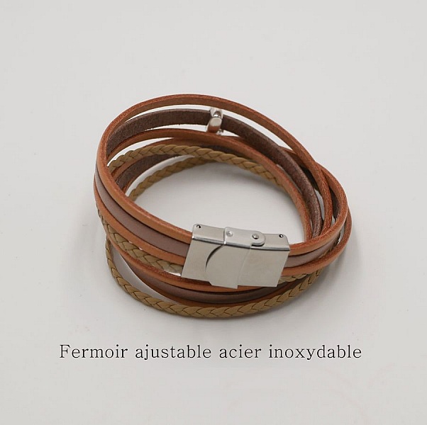 Anpassningsbart multi l&auml;derarmband med beige h&auml;nge 