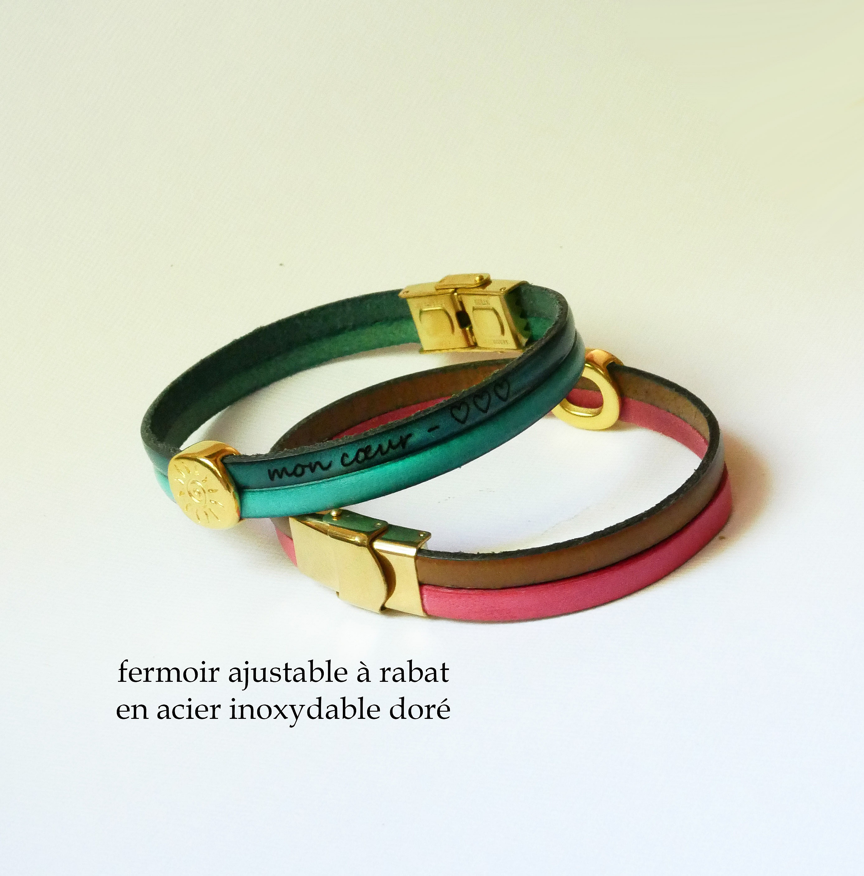 Soleil guldarmband p&aring; en l&auml;derduo f&ouml;r personlig anpassning och gravyr