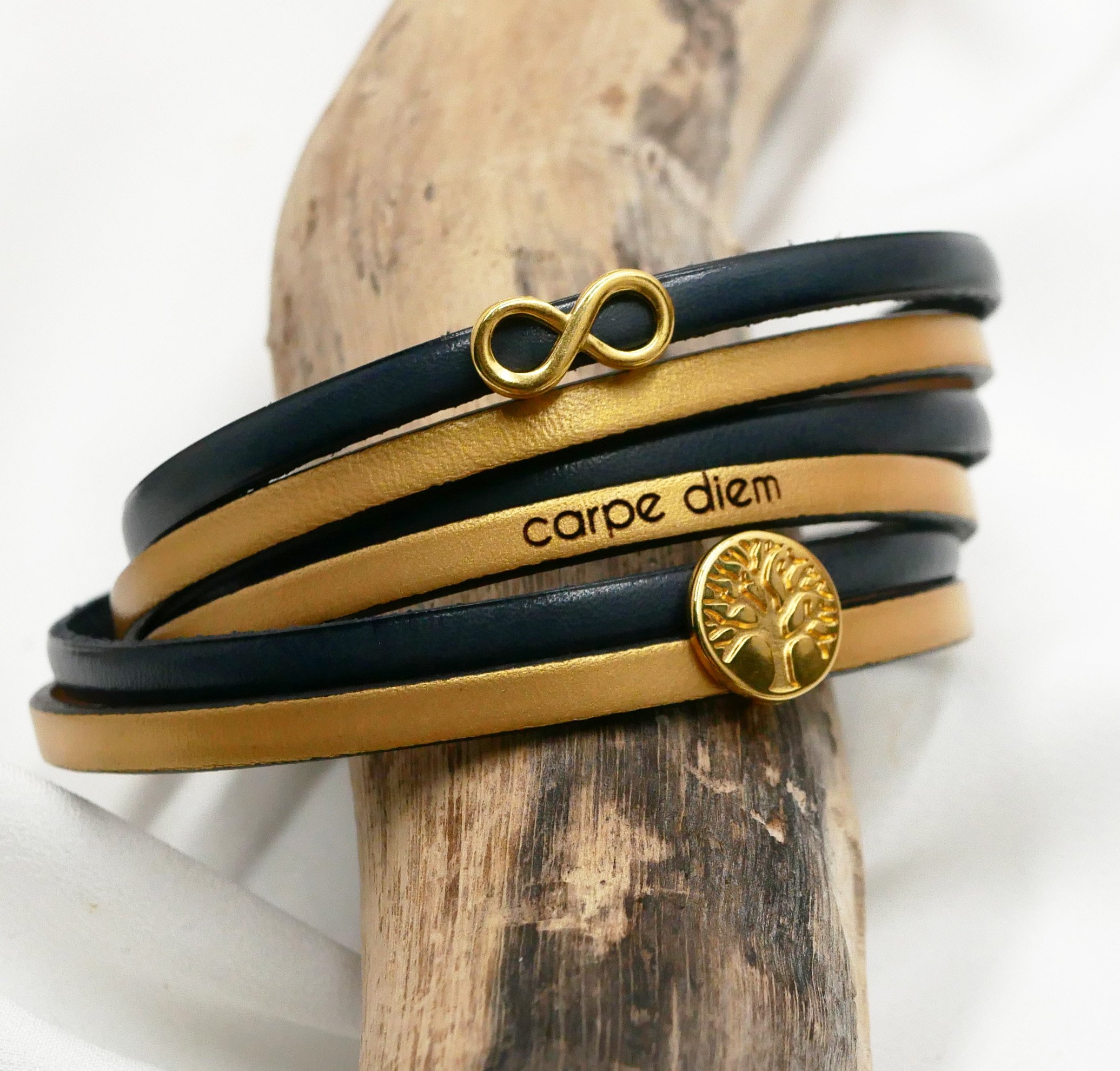 Läderarmband med oändlighetssymbol och cabochon av livets träd i guld för personlig anpassning  