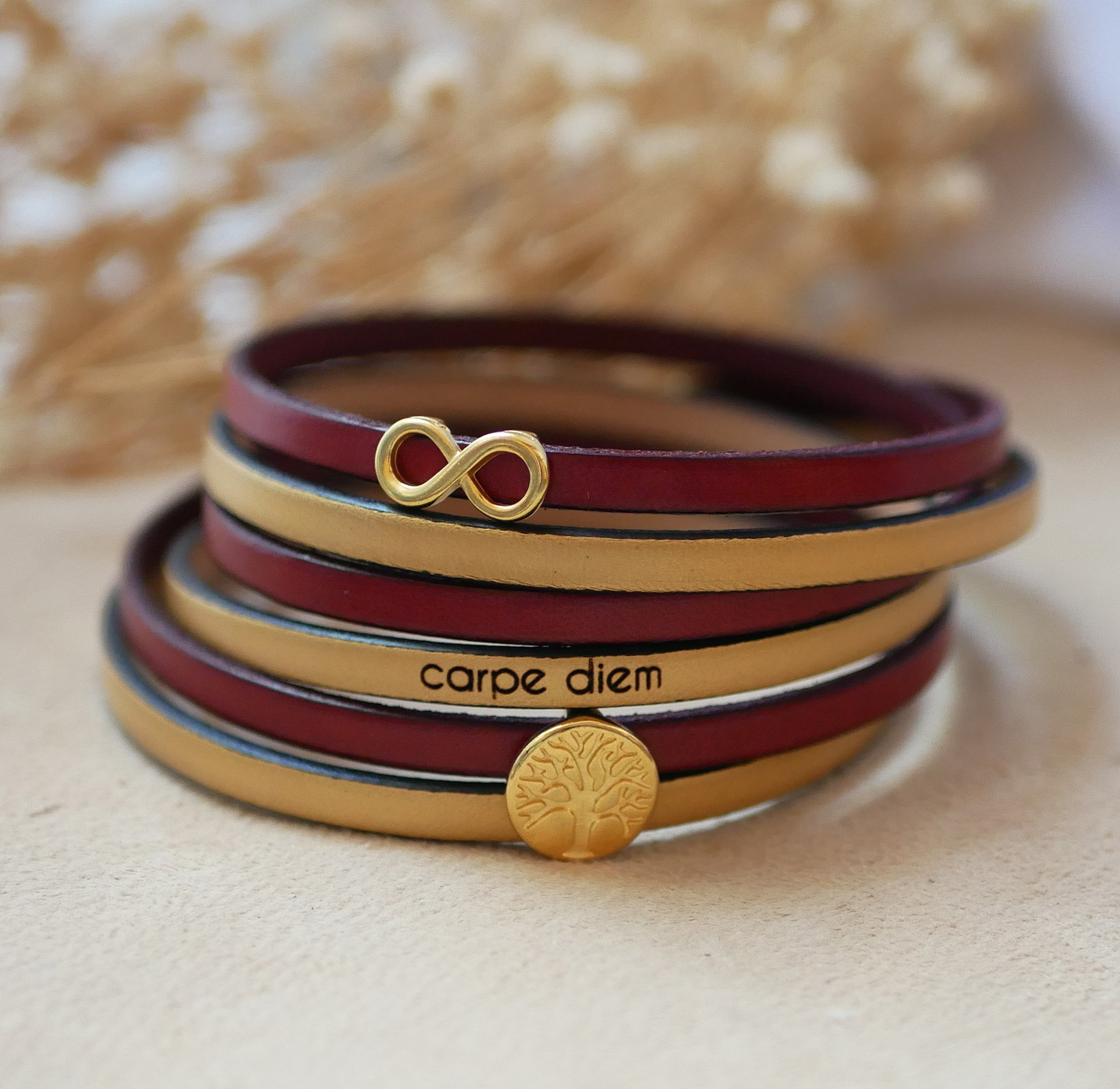 Läderarmband med oändlighetssymbol och cabochon av livets träd i guld för personlig anpassning  