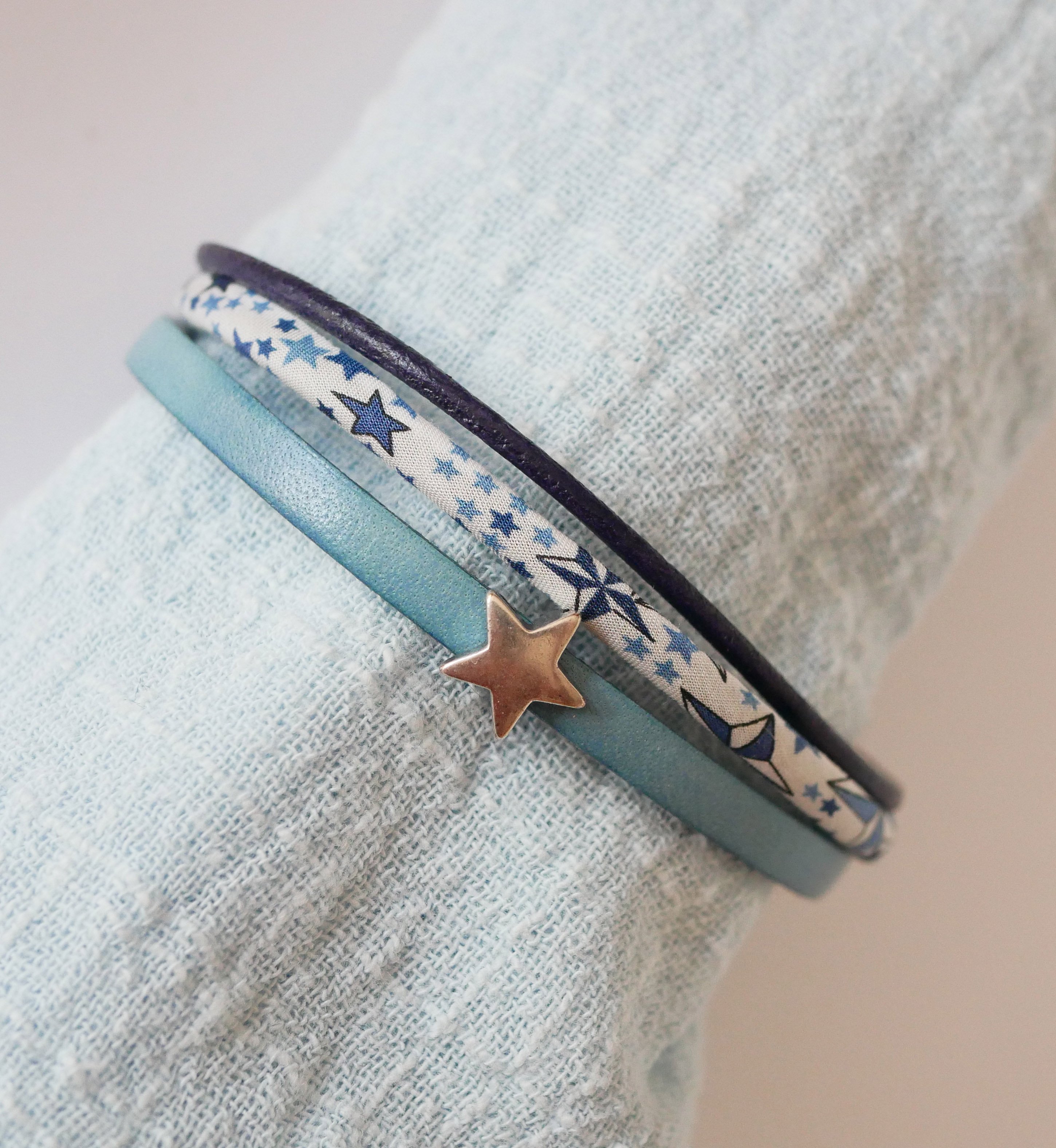 Trio av läder och armband av Liberty-snöre med blå stjärnor