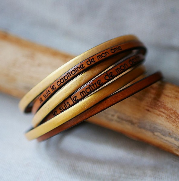 Anpassningsbart duo-armband i l&auml;der med flera v&auml;ndningar f&ouml;r m&auml;n eller kvinnor