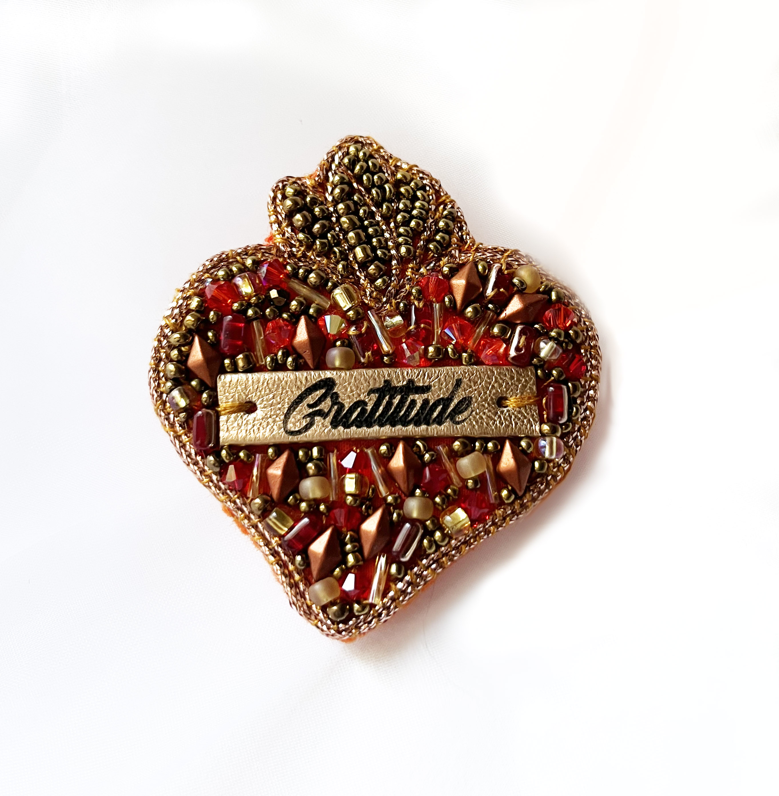 Broche ex-voto Sacré Coeur en perles au message gravé Gratitude