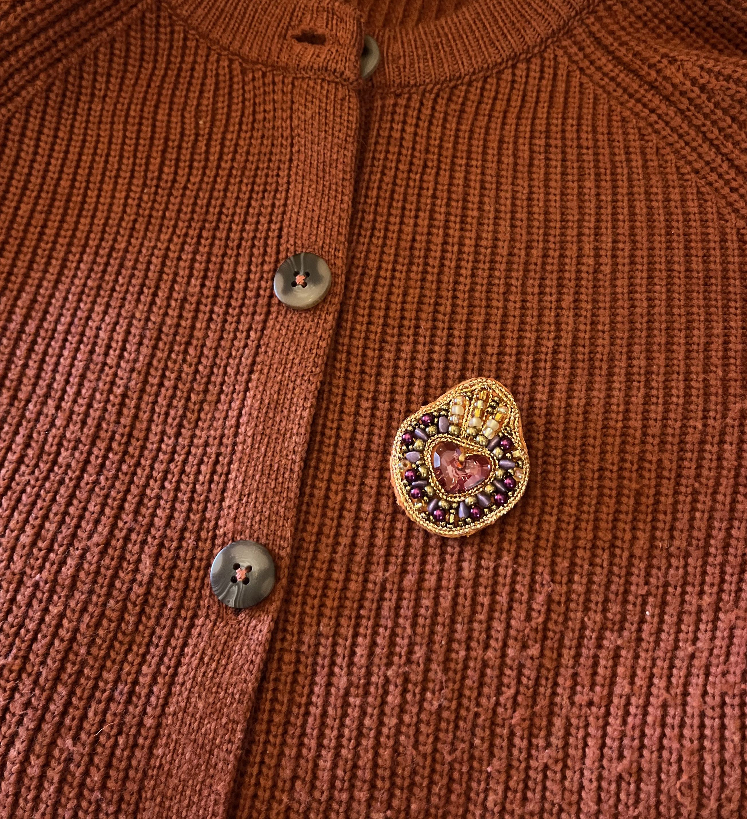 Broche ex-voto Sacré Coeur en perles et coeur cristal Swarovski