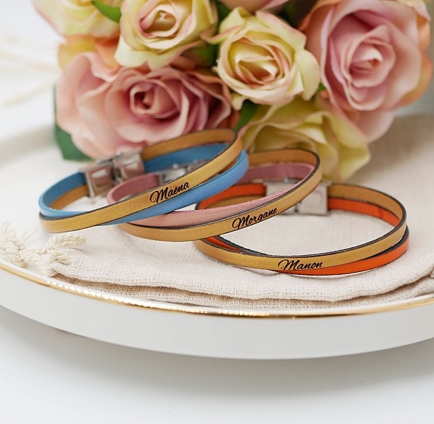 Personligt korsat duoarmband i l&auml;der f&ouml;r flickor eller kvinnor 