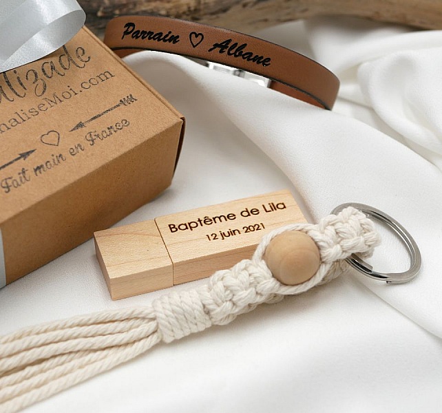 Presentf&ouml;rpackning f&ouml;r m&auml;n graverad usb-nyckel + anpassningsbart l&auml;derarmband + makram&eacute;-nyckelring 