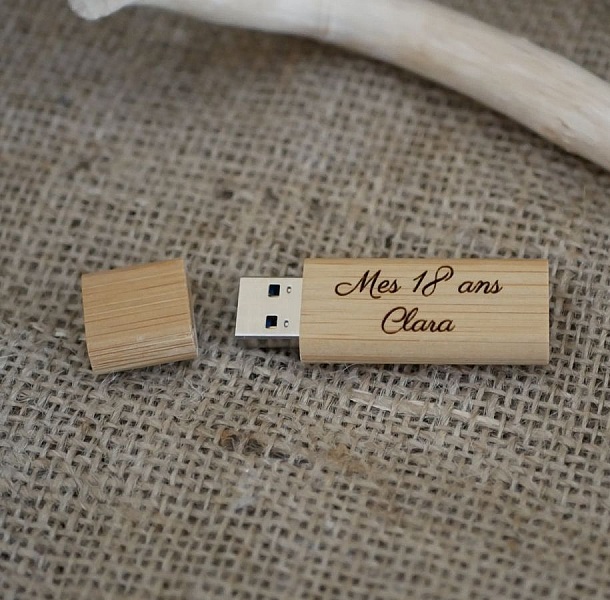 Presentf&ouml;rpackning f&ouml;r m&auml;n graverad usb-nyckel + anpassningsbart l&auml;derarmband + makram&eacute;-nyckelring 