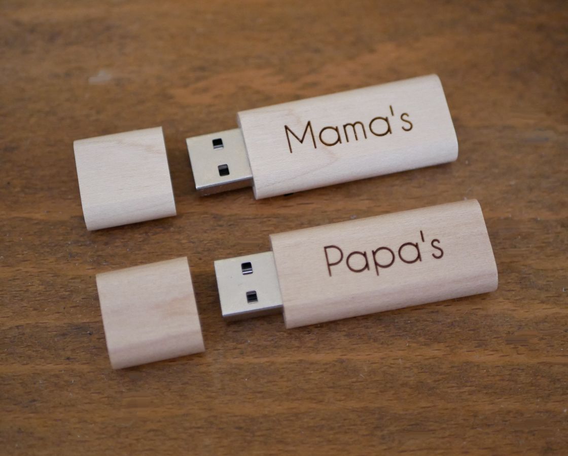 Presentf&ouml;rpackning f&ouml;r m&auml;n graverad usb-nyckel + anpassningsbart l&auml;derarmband + makram&eacute;-nyckelring 