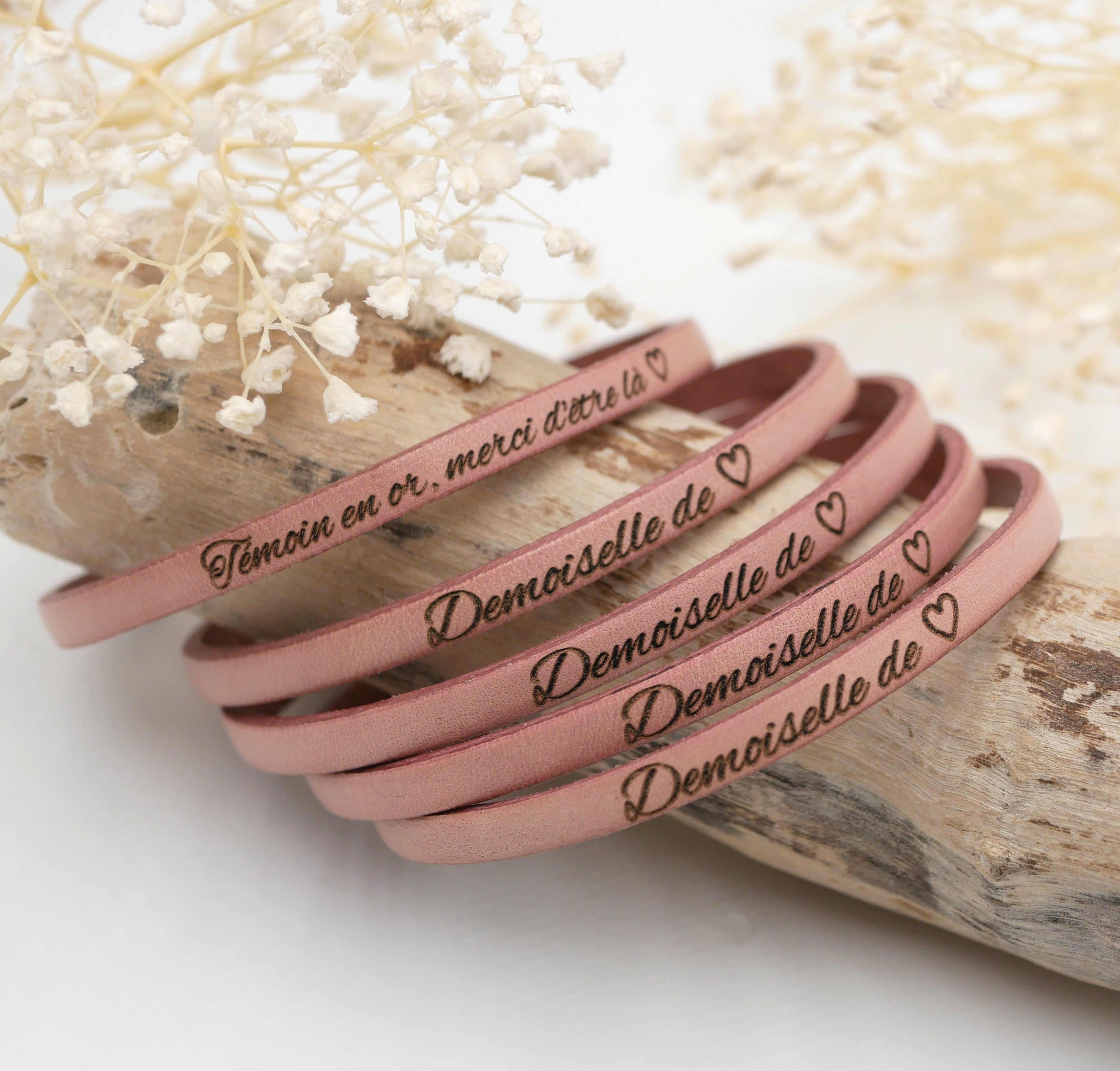 Set med 20 läderarmband med gravyr för Save the date eller som present till bröllopsgäster