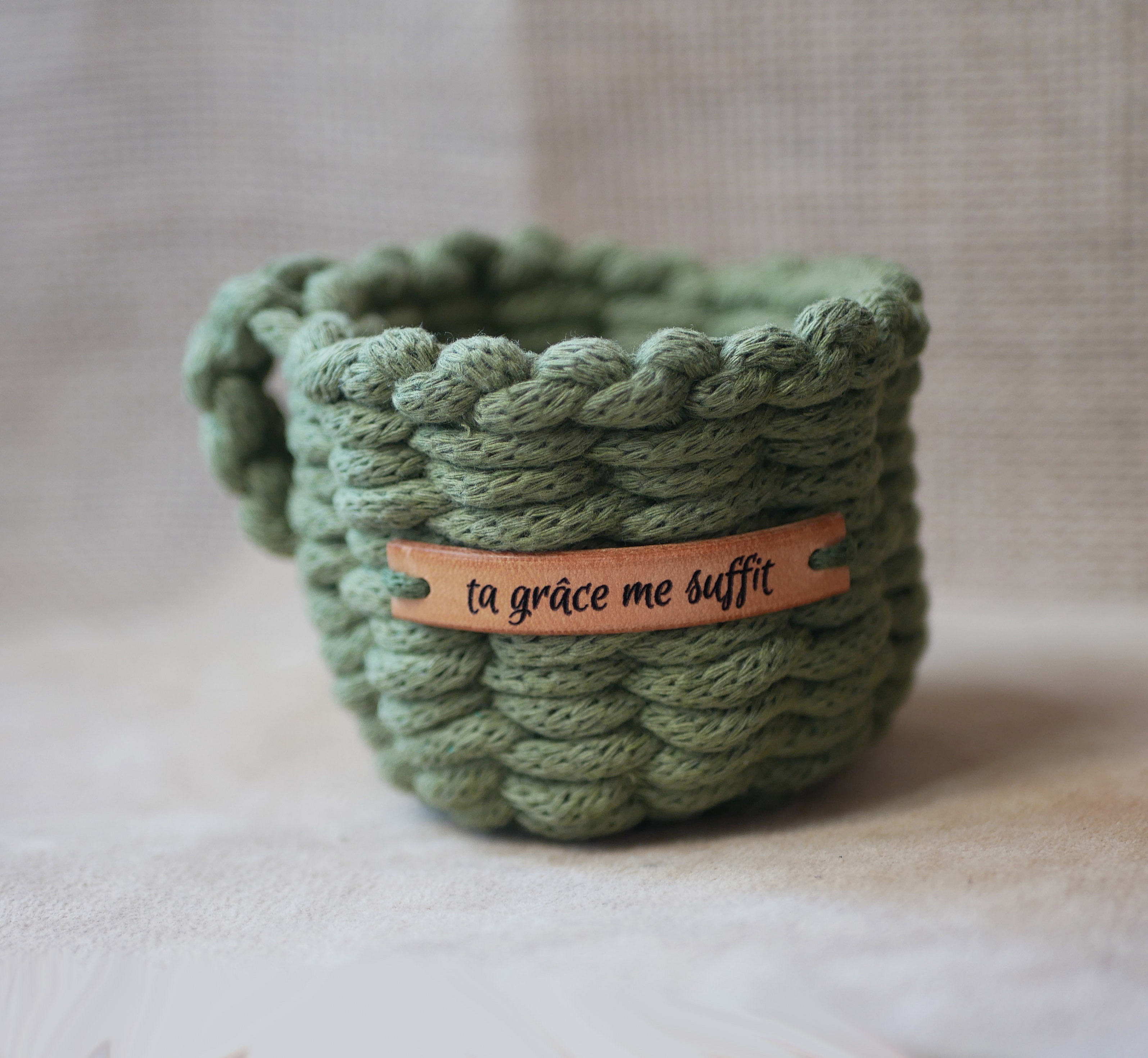 Skr&auml;ddarsydd l&auml;deretikett med graverat meddelande