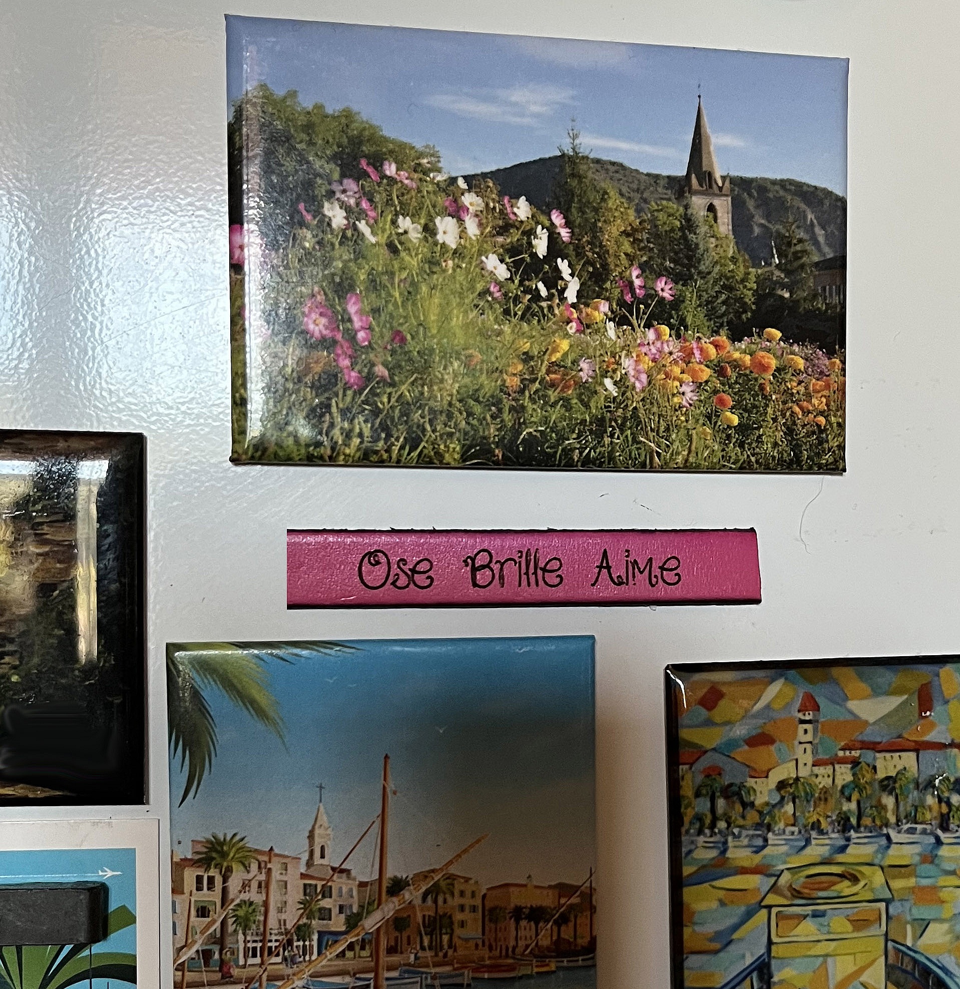 Magnet &agrave; messages en cuir grav&eacute; personnalis&eacute; 