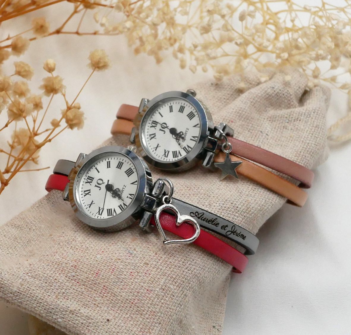 Klocka i silver med duo läderarmband i valfri färg och personlig gravyr