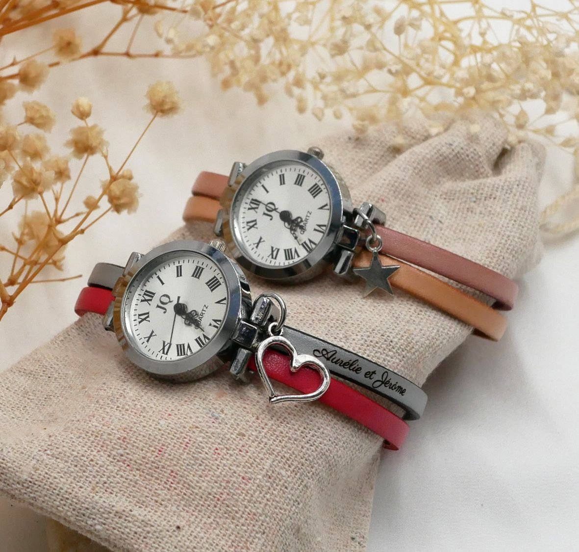Klocka i silver med duo läderarmband i valfri färg och personlig gravyr