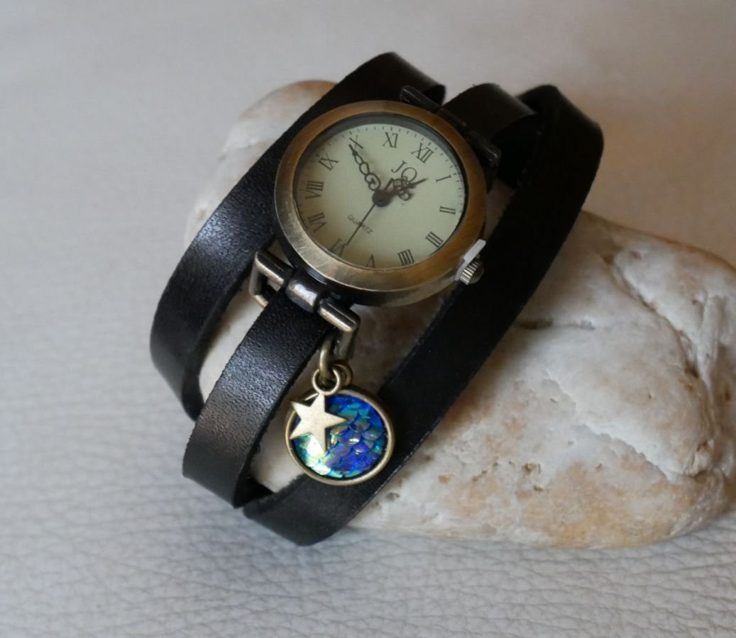 Läderarmband klocka med blå skalor cabochon