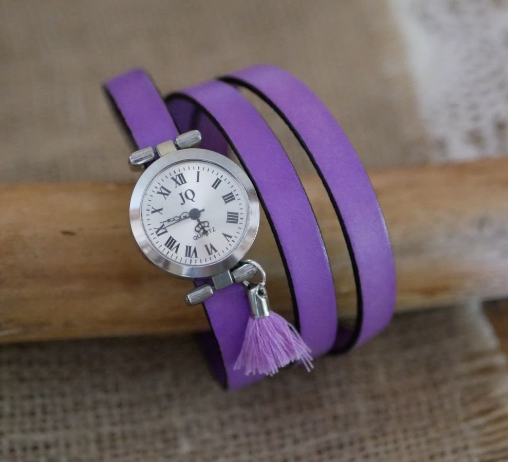 Läderarmband klocka lila 2 eller 3 rundor med pompom