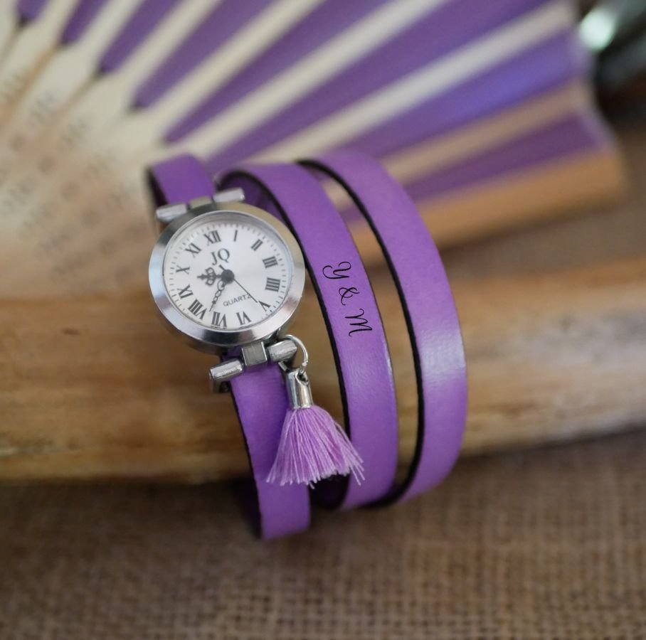 Läderarmband klocka lila 2 eller 3 rundor med pompom