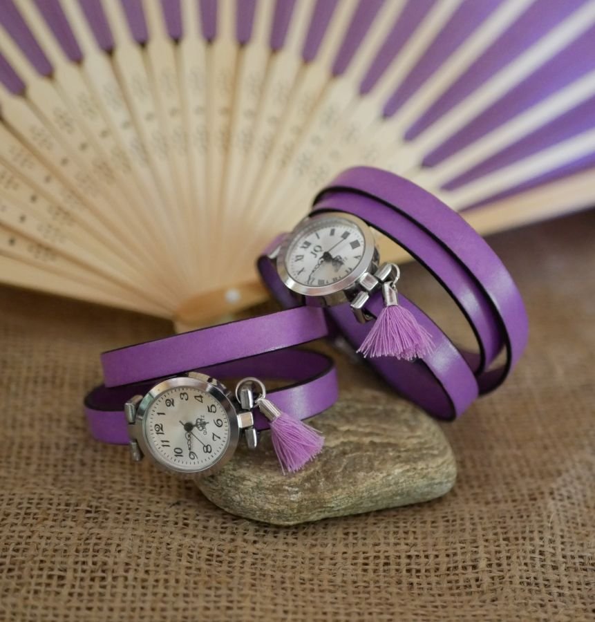 Läderarmband klocka lila 2 eller 3 rundor med pompom