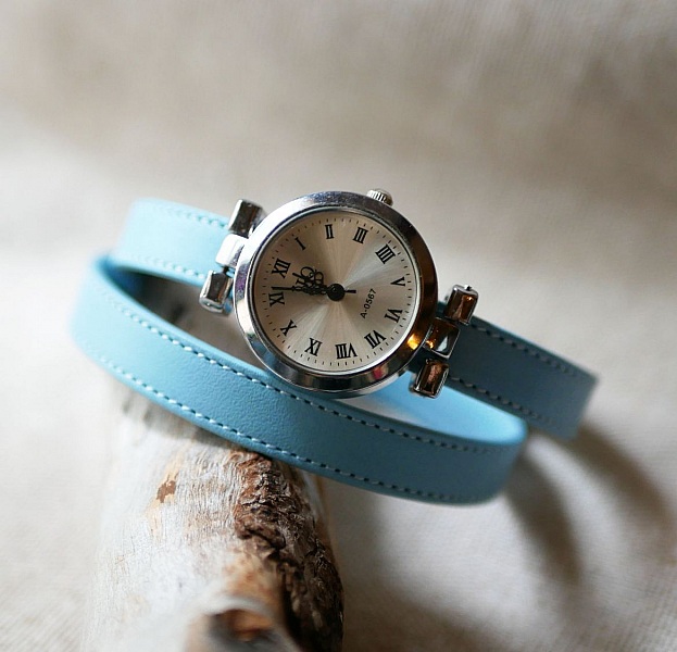 Sky blue double tour l&auml;derklocka