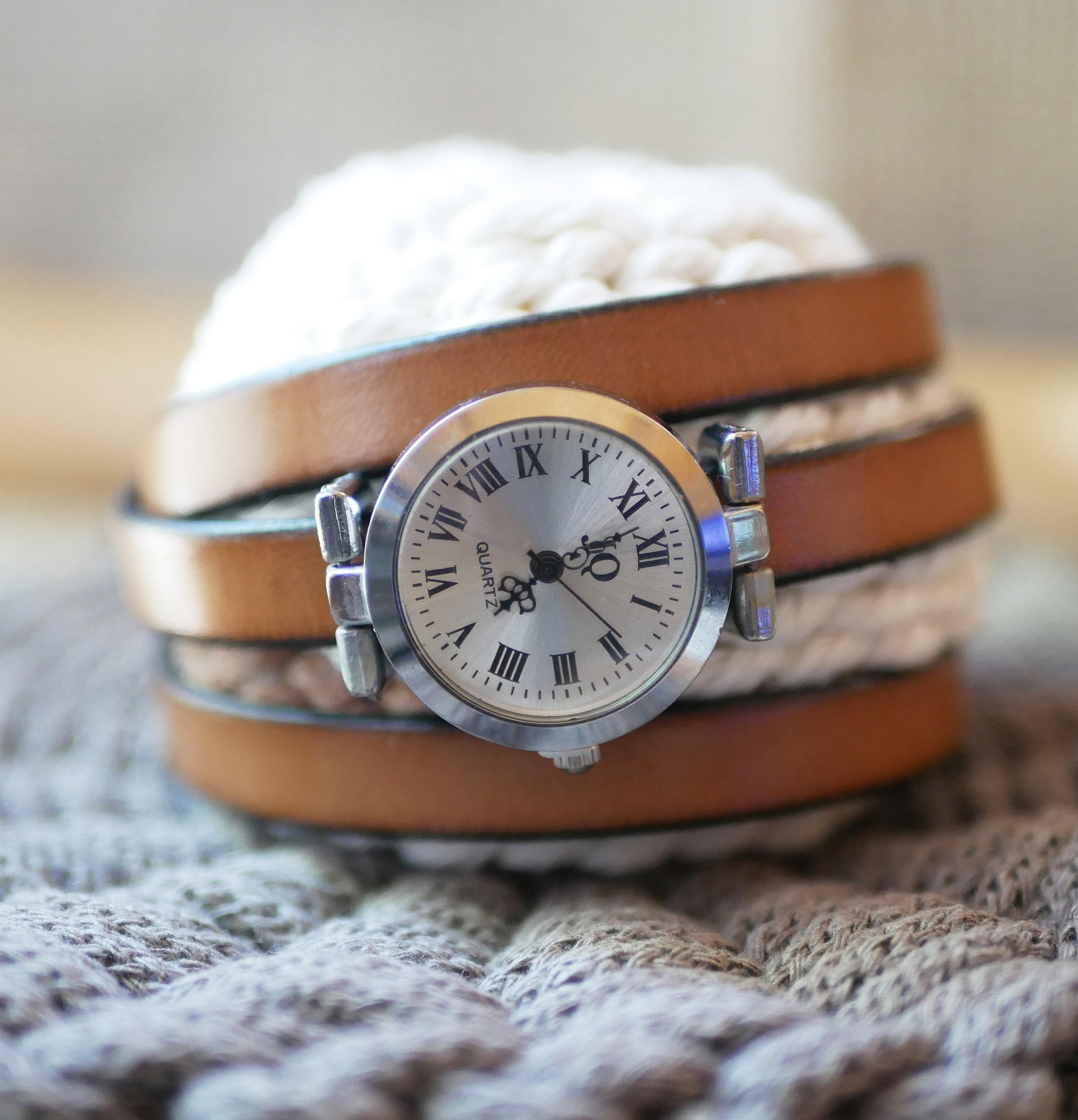 Anpassningsbar multi-turn-klocka med silverf&auml;rgad urtavla 