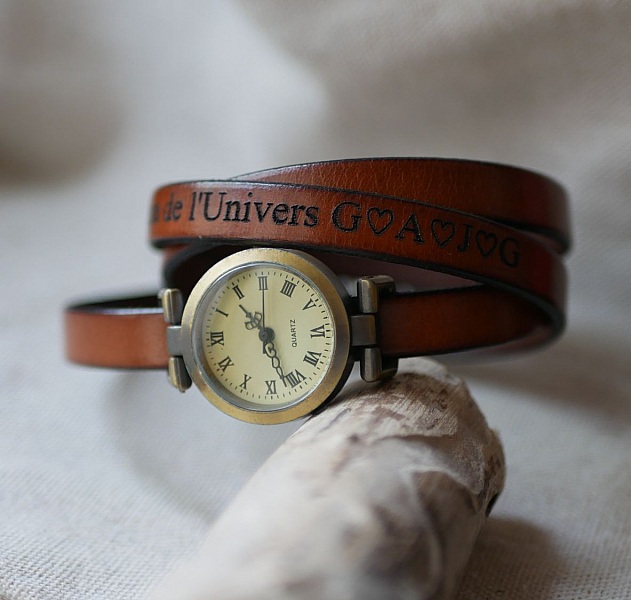 Anpassningsbar trippel turklocka med bronsf&auml;rgad urtavla 