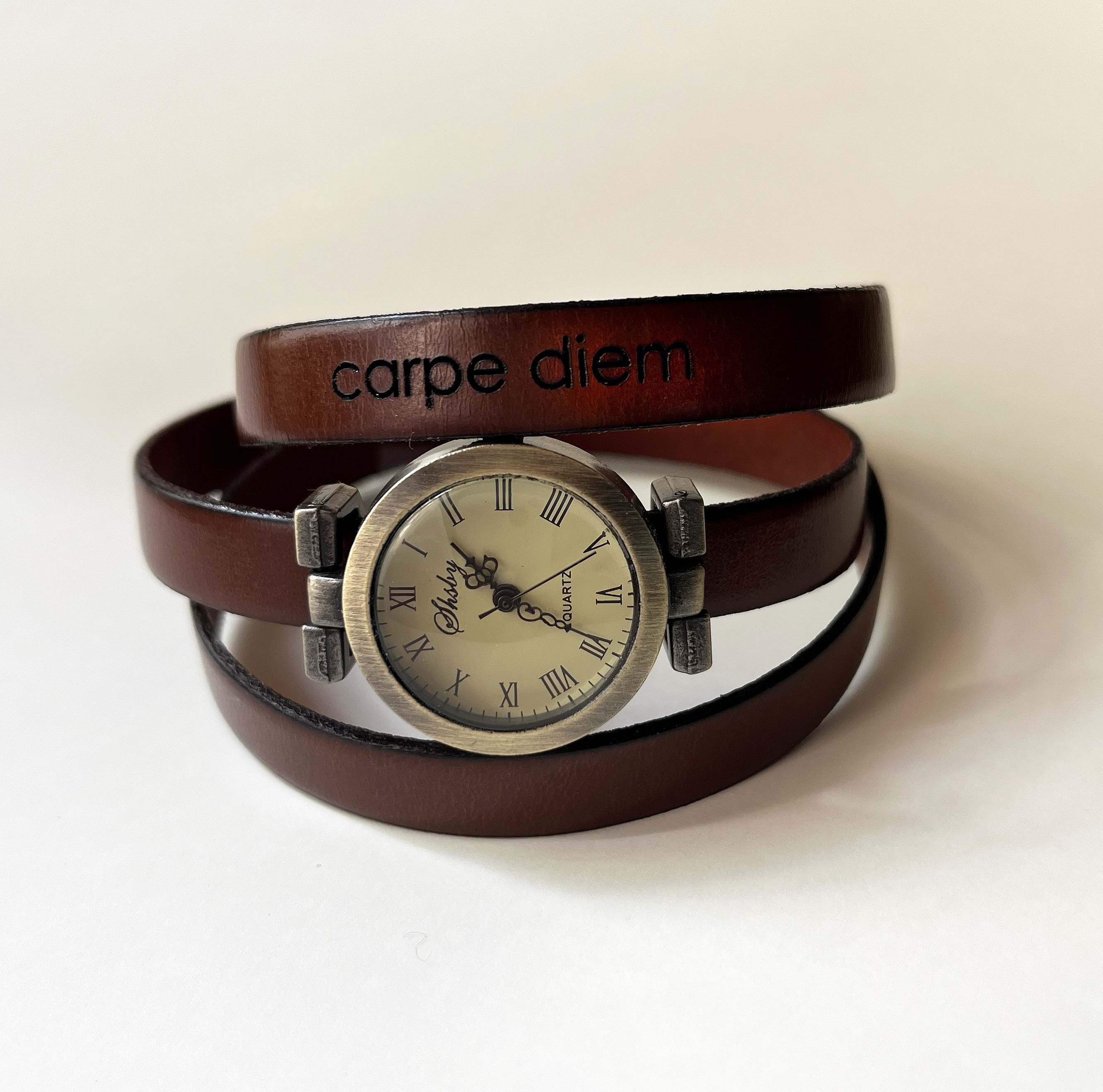 Anpassningsbar trippel turklocka med bronsf&auml;rgad urtavla 