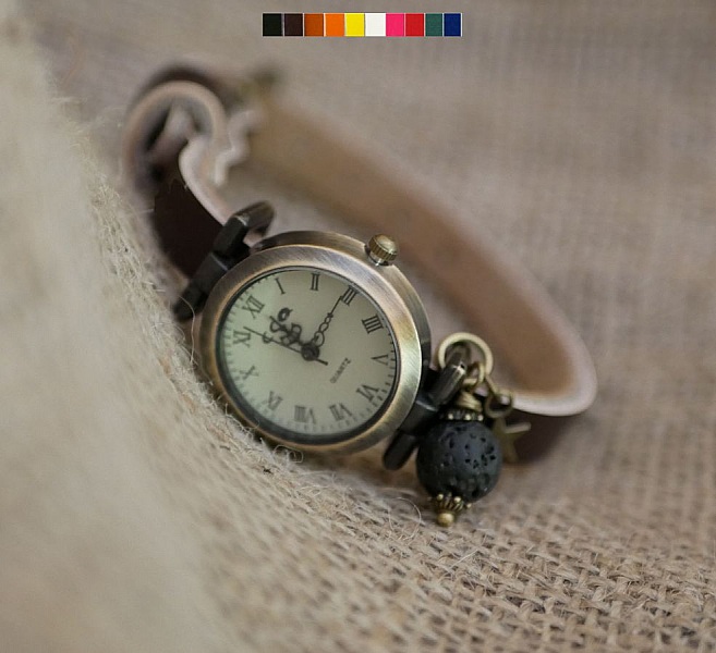 Klocka med lava sten charm och l&auml;derband efter eget val