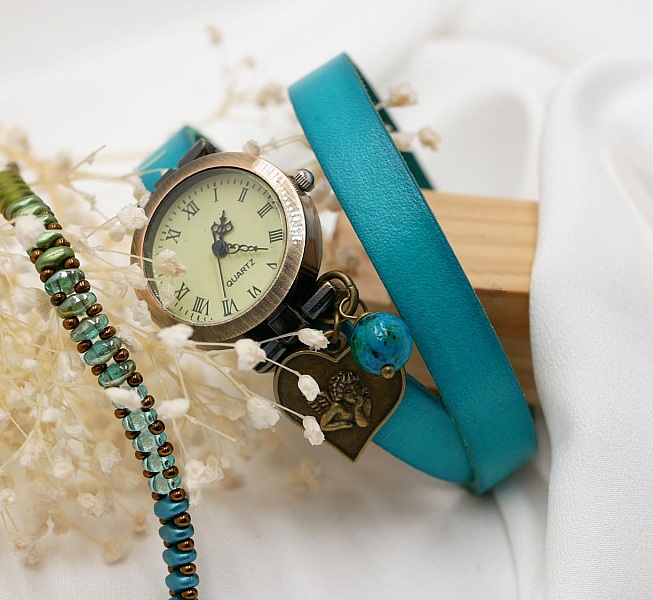 Titta brons l&auml;derarmband 2 v&auml;ndor justerbart l&aring;s