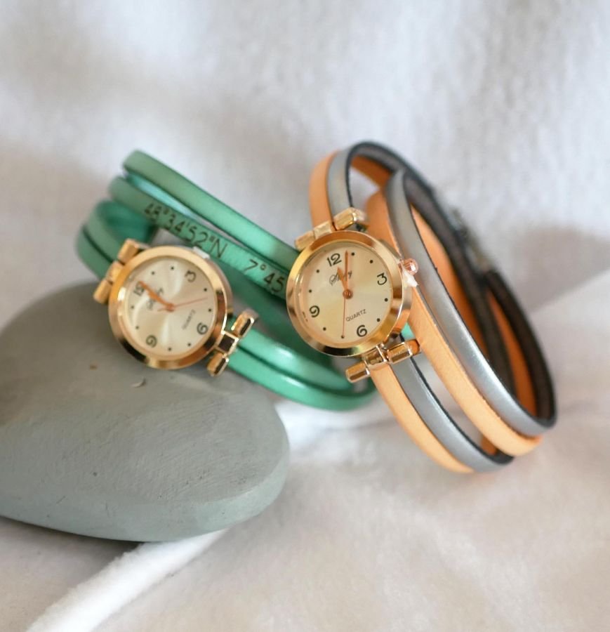 Klocka med rosa guldurtavla och dubbelt armband för personlig anpassning