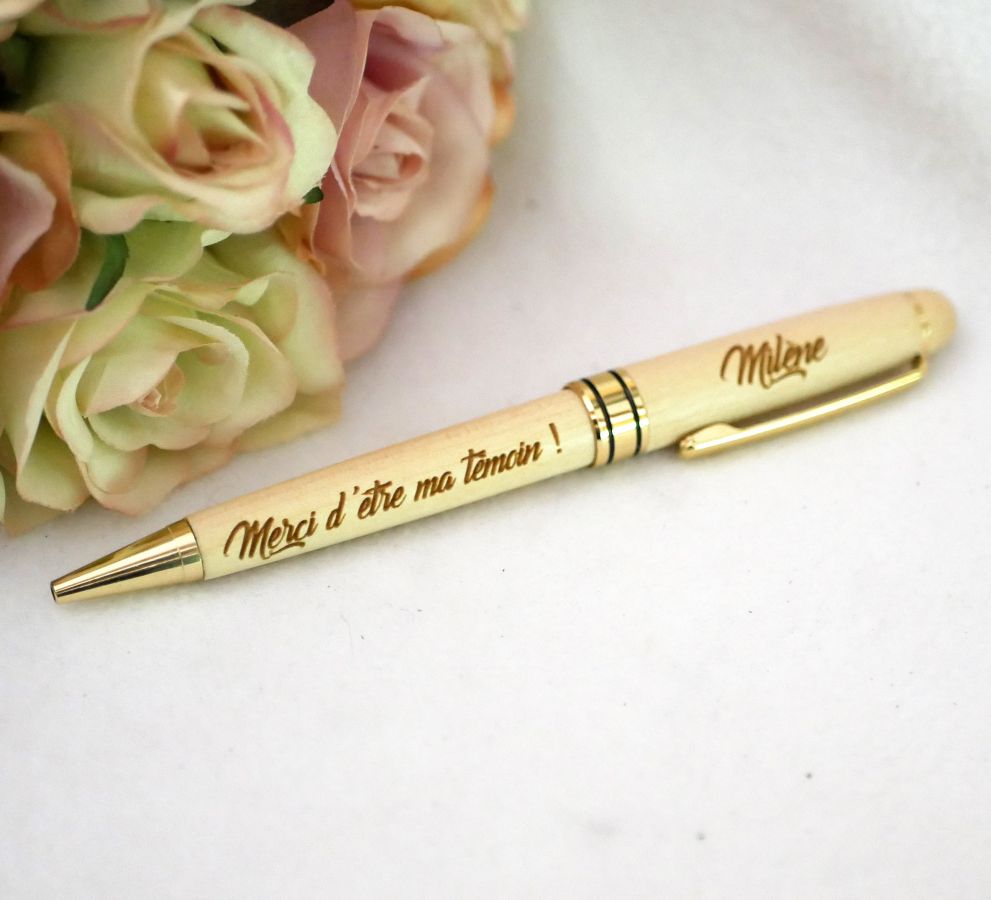 Presentp&aring;se f&ouml;r kvinnor med graverad tr&auml;penna + anpassningsbar l&auml;derrem + nyckelring 