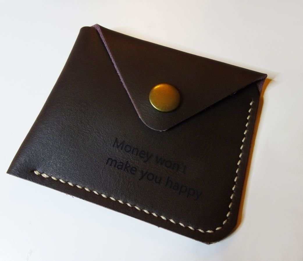 Kaffe läderpåse med graverad knapp