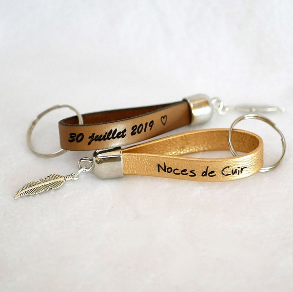 Porte-clés en cuir personnalisés avec gravure pour noces.