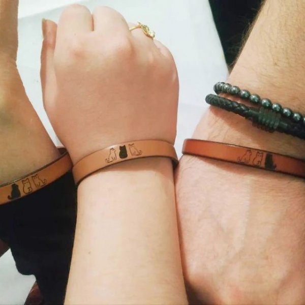 Trio läderarmband som personaliseras genom gravering med valfri design.