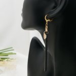 Solo långa hängande örhängen i guld Leather Black eller valfri färg