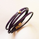 Mycket fint l&auml;derarmband, dubbelt varv med p&auml;rla 