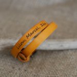 Läderarmband dubbel tour camel Graverad blandad