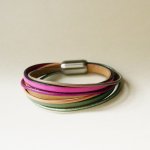 Manschettarmband för kvinnor i flera läderfärger i vårtoner